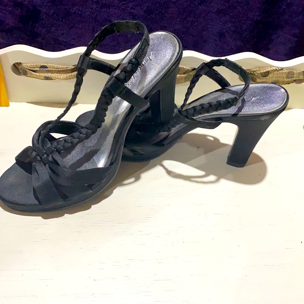 EUC American Eagle “Katchy” Black Heels 7.5